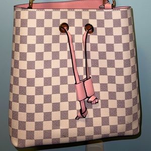 Checkered bucket bag light pink grey and white